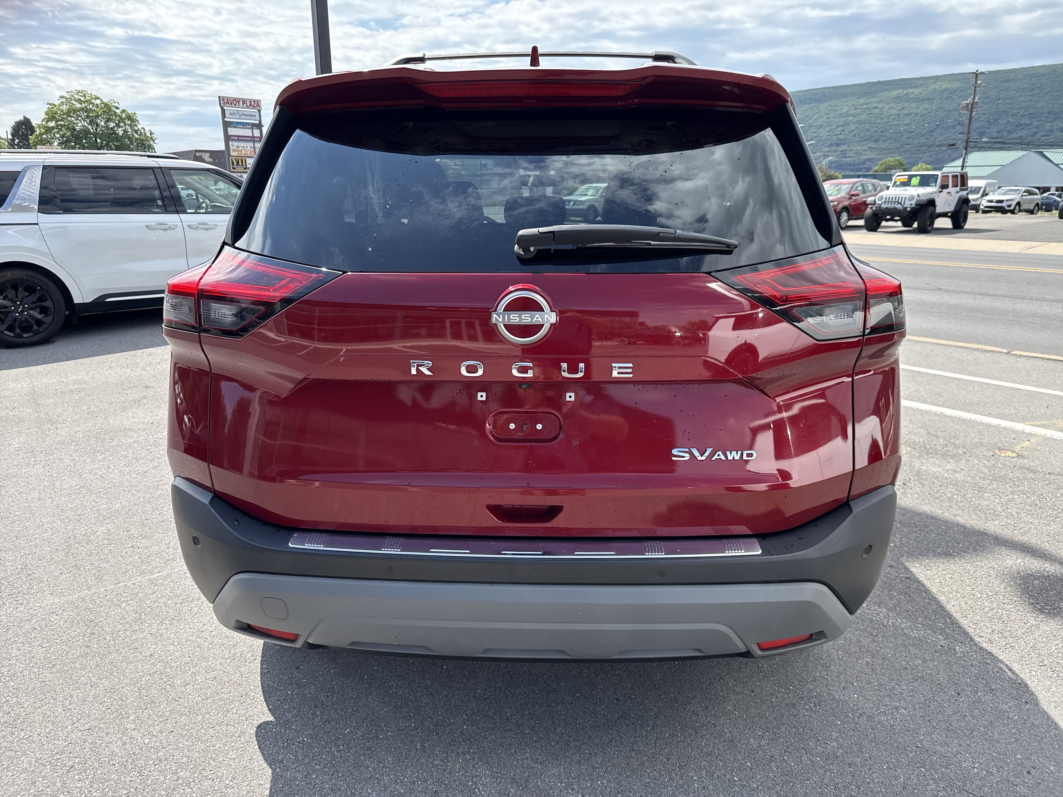 Used 2023 Nissan Rogue SV w/ SV Premium Package AWD/4WD image 4