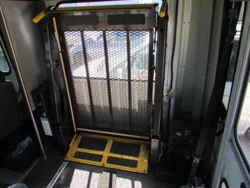 Used 2011 Ford E-450 and Econoline 450 Super Duty w/ Shuttle Bus Prep Pkg RWD image 8