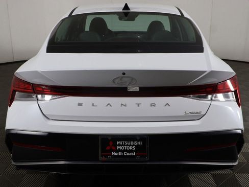 Used 2025 Hyundai Elantra Limited FWD image 14