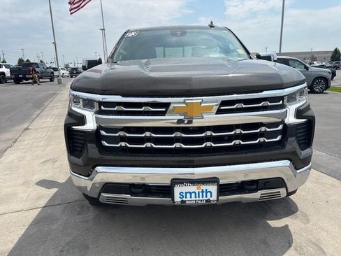 Certified 2023 Chevrolet Silverado 1500 LTZ w/ Technology Package AWD/4WD image 9
