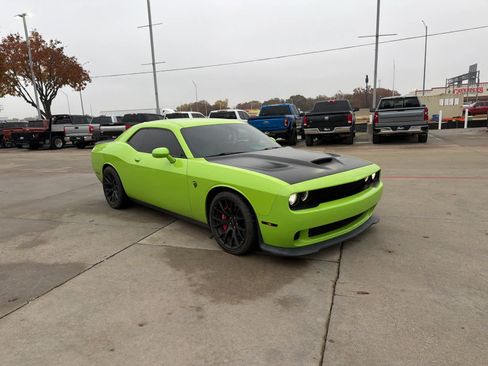 Used 2015 Dodge Challenger SRT Hellcat image 4