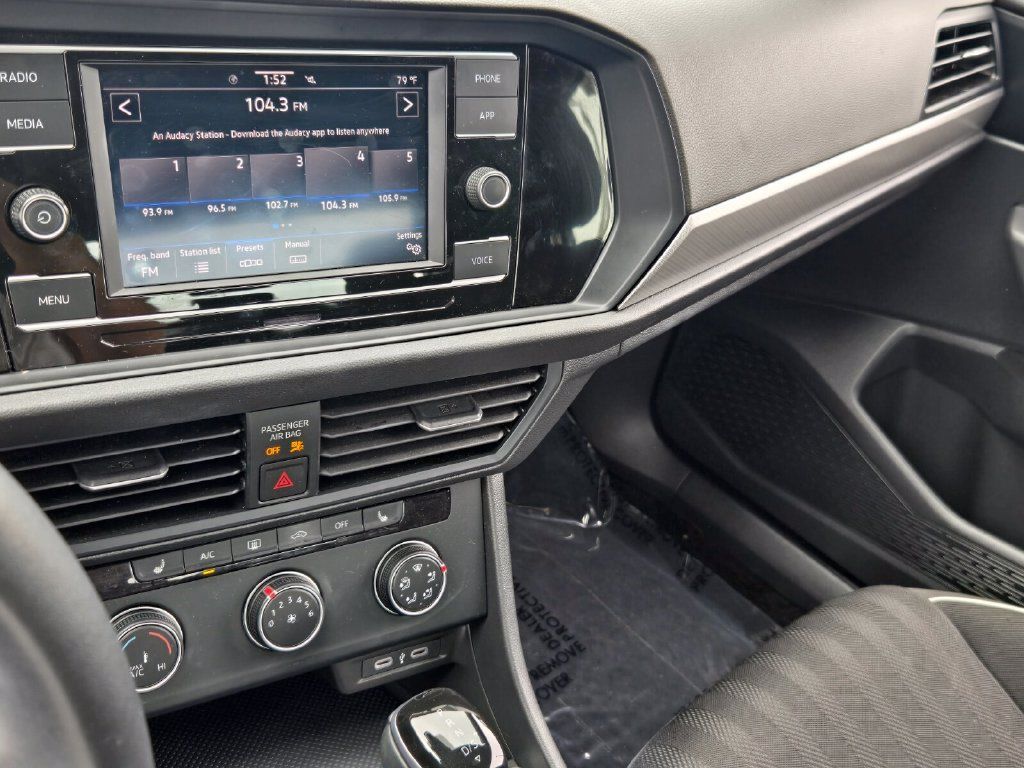 Used 2024 Volkswagen Jetta Sport FWD image 21