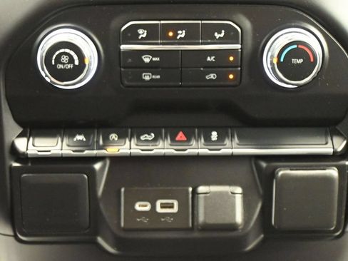 Used 2022 Chevrolet Silverado 1500 Custom AWD/4WD image 21