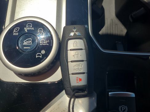 Used 2025 Mitsubishi Outlander SEL FWD image 33