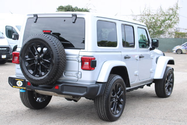Used 2024 Jeep Wrangler Unlimited Sahara AWD/4WD image 5