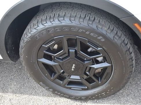 Certified 2024 Kia Sorento SX Prestige AWD/4WD image 11