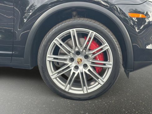 Used 2015 Porsche Cayenne Turbo AWD/4WD image 19