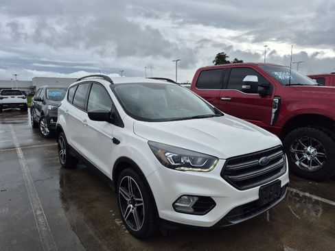 Used 2019 Ford Escape SEL FWD image 2