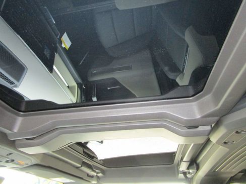 New 2026 GMC Hummer EV 2X image 47