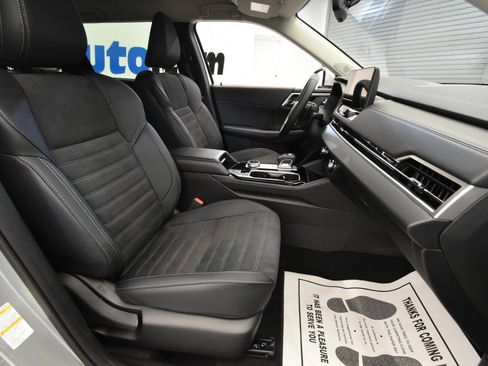 Used 2025 Mitsubishi Outlander SE image 17