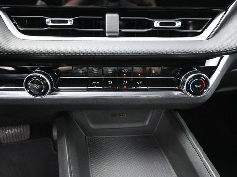 Used 2025 Chevrolet Equinox LT image 9