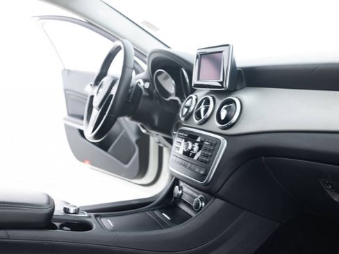 Used 2015 Mercedes-Benz GLA 250 4MATIC image 27