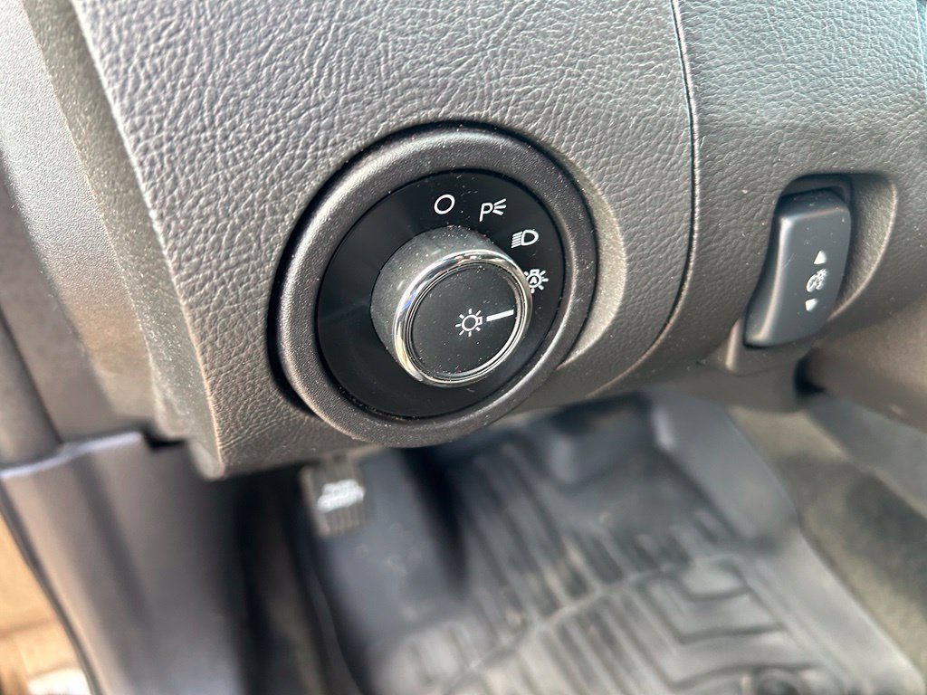 Used 2016 Ford Taurus SEL FWD image 18