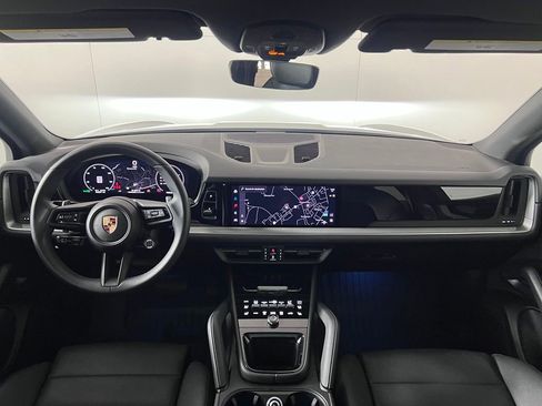 Certified 2024 Porsche Cayenne AWD/4WD image 22