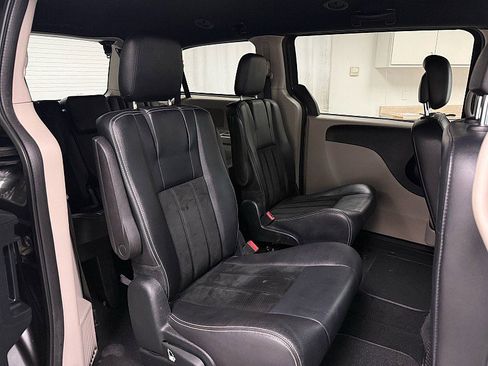 Used 2017 Dodge Grand Caravan SXT w/ Rear Park Assist Package image 13