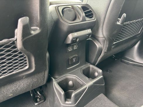 Used 2025 Jeep Wrangler Rubicon image 22