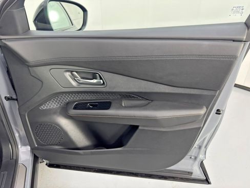 Used 2024 Nissan Ariya AWD image 41