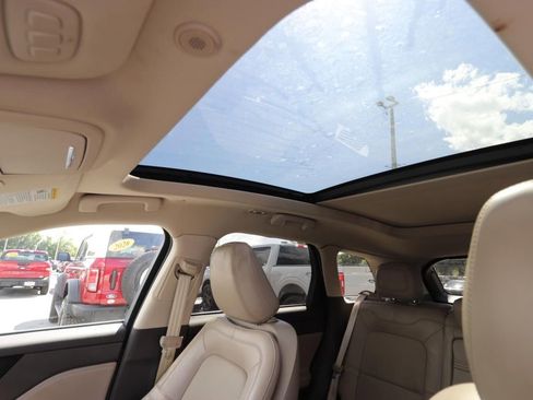 Used 2023 Lincoln Corsair Reserve w/ Equipment Group 201A image 4