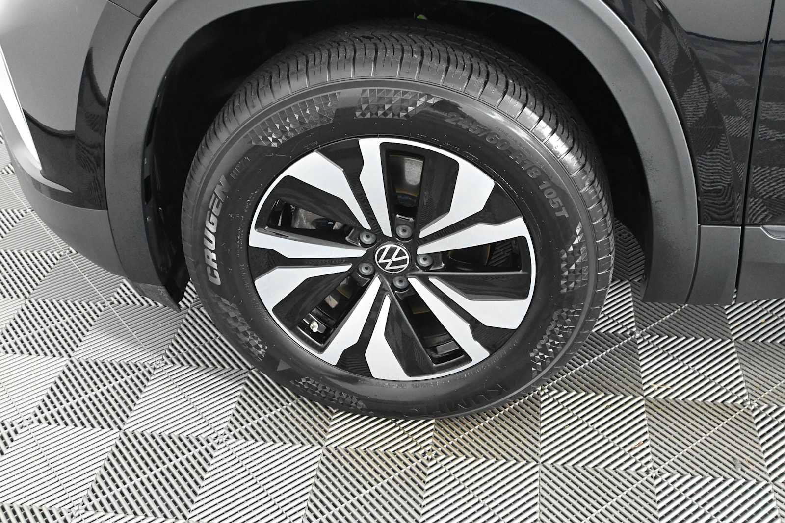 Certified 2024 Volkswagen Atlas SE FWD image 29