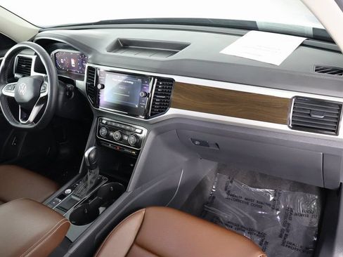 Used 2022 Volkswagen Atlas SE w/ Panoramic Sunroof Package FWD image 9