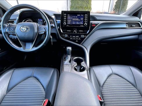 Used 2024 Toyota Camry SE image 15