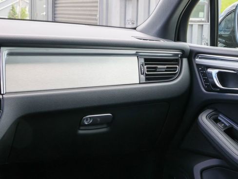 Certified 2026 Porsche Macan AWD/4WD image 31