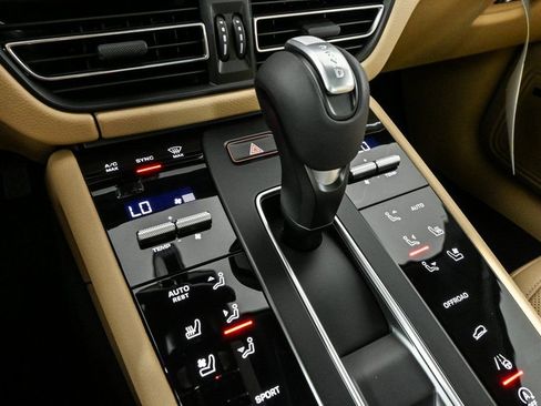 Used 2026 Porsche Macan image 18