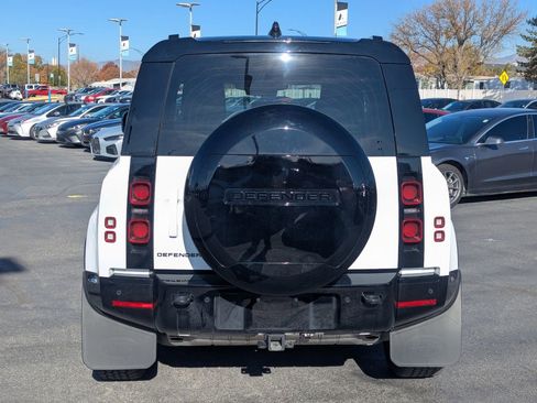 Used 2024 Land Rover Defender 90 X-Dynamic SE image 6