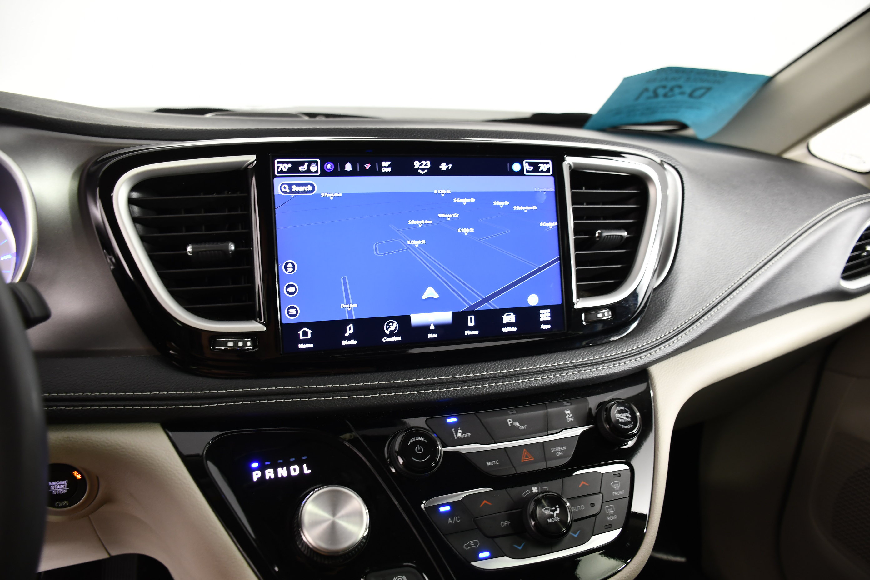 Used 2024 Chrysler Pacifica Limited FWD image 25