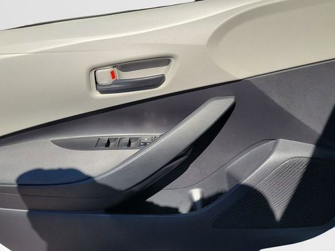 Used 2022 Toyota Corolla L image 16