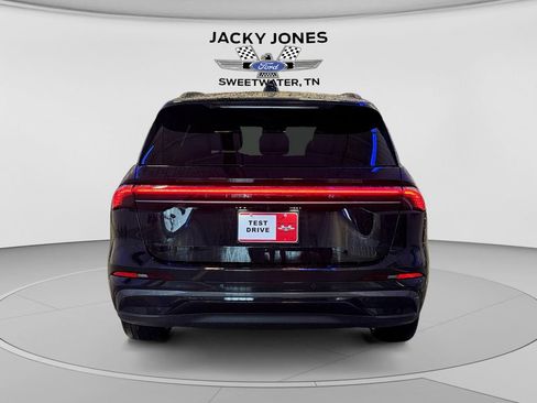 Used 2024 Lincoln Nautilus Reserve w/ Jet Appearance Package (87T) AWD/4WD image 4