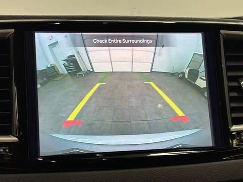 Used 2024 Chrysler Pacifica Touring-L image 26