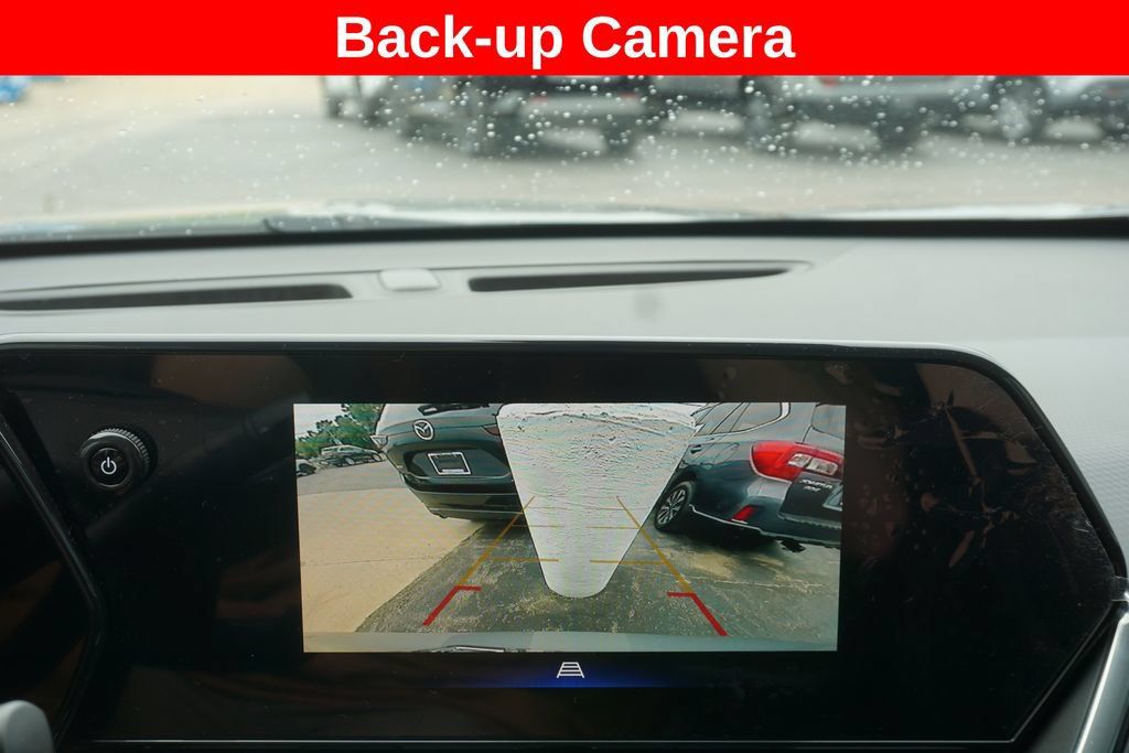 Used 2024 Chevrolet Trax RS w/ Sunroof Package FWD image 9