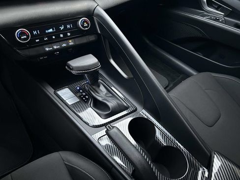 Used 2023 Hyundai Elantra SEL image 24