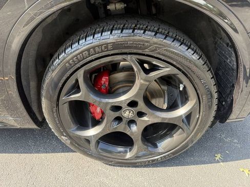 Used 2024 Alfa Romeo Stelvio Veloce AWD/4WD image 47