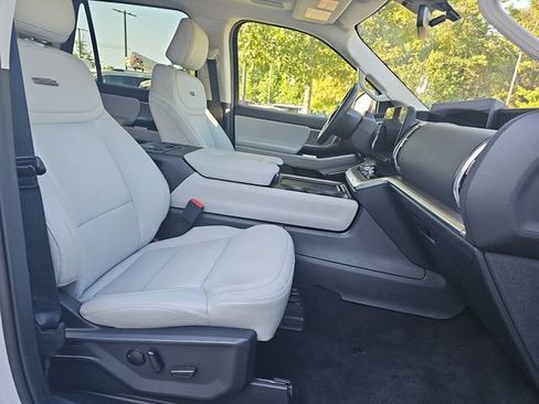 Used 2025 Ford Expedition Max Platinum w/ Driver's Package AWD/4WD image 10