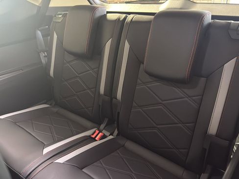 New 2026 Volkswagen Atlas Peak Edition AWD/4WD image 9