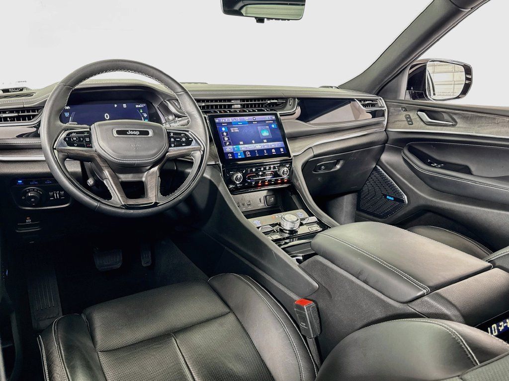 Used 2023 Jeep Grand Cherokee Overland w/ Advanced Protech Group III AWD/4WD image 33