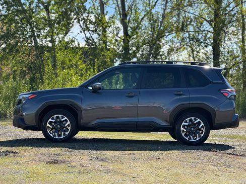 Used 2025 Subaru Forester Premium image 4