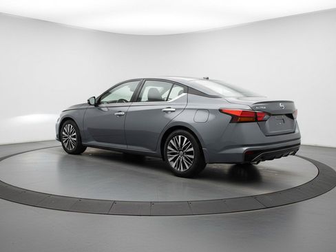Used 2025 Nissan Altima 2.5 SV image 6