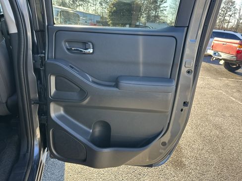 Used 2022 Nissan Frontier SV image 17