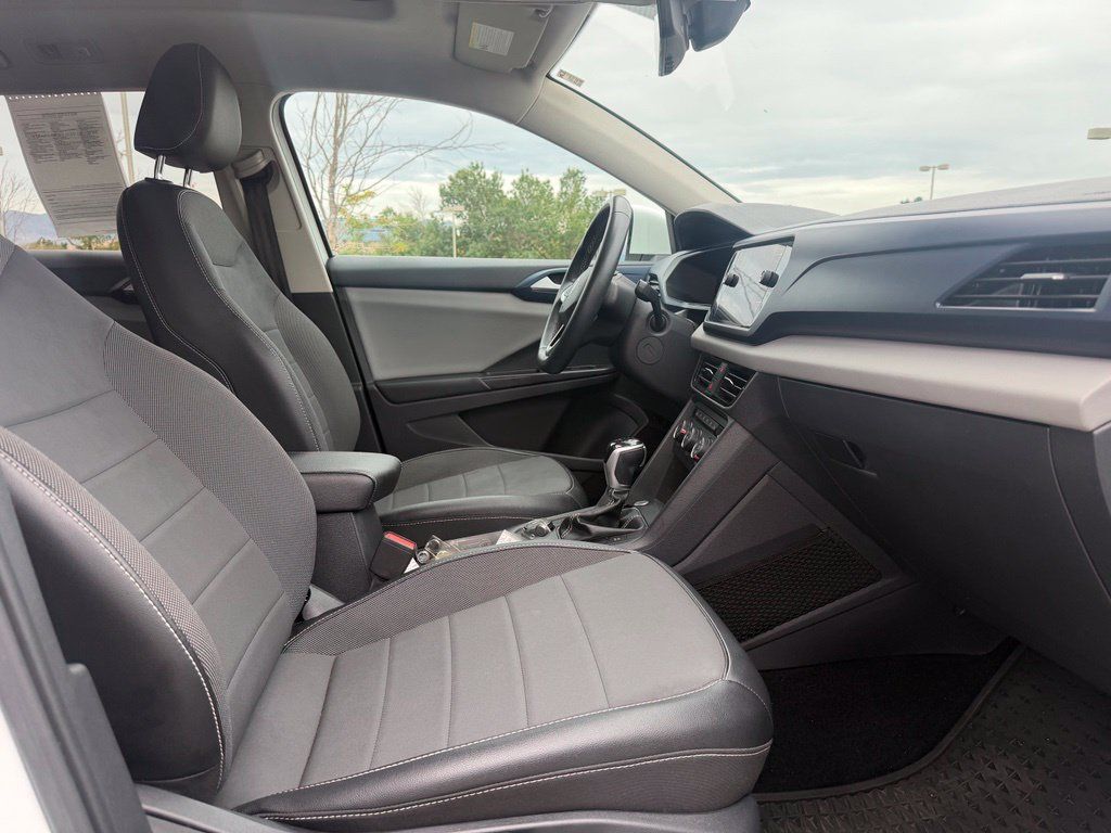 Used 2022 Volkswagen Taos SE w/ Panoramic Sunroof Package AWD/4WD image 29