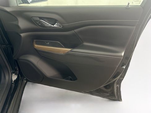 Used 2023 GMC Acadia SLE w/ Driver Convenience Package image 35