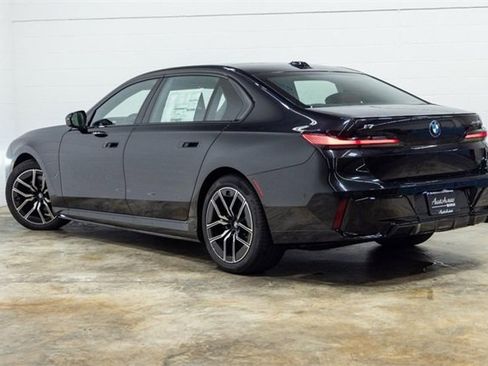 Used 2025 BMW i7 xDrive60 w/ Executive Package image 16