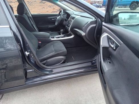 Used 2015 Nissan Altima 2.5 S w/ Sport Value Package image 3