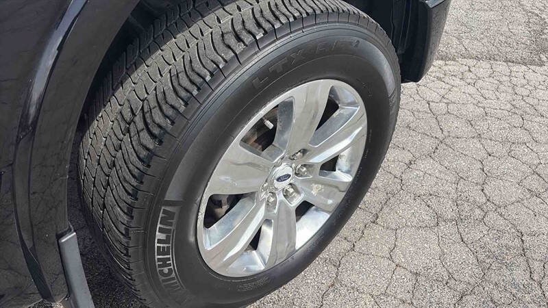 Used 2016 Ford F150 Platinum w/ Equipment Group 701A Luxury AWD/4WD image 12