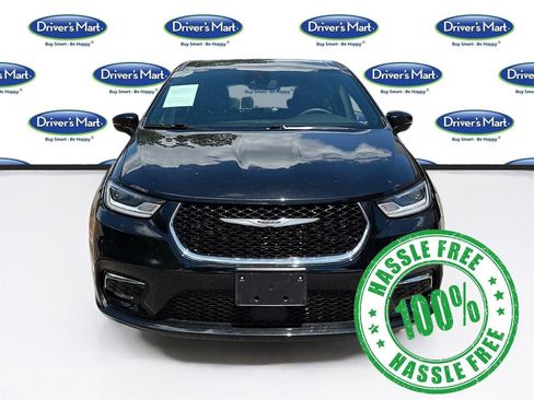 Used 2025 Chrysler Pacifica Select FWD image 2