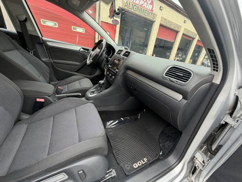 Used 2014 Volkswagen Golf 4-Door FWD image 40