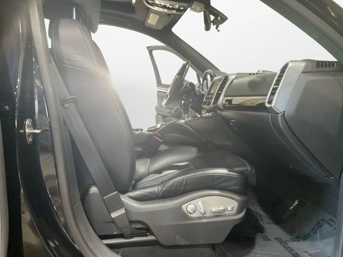 Used 2014 Porsche Cayenne S image 15
