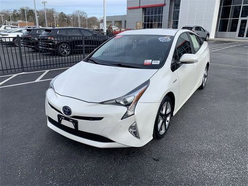 Used 2017 Toyota Prius Four Touring image 4